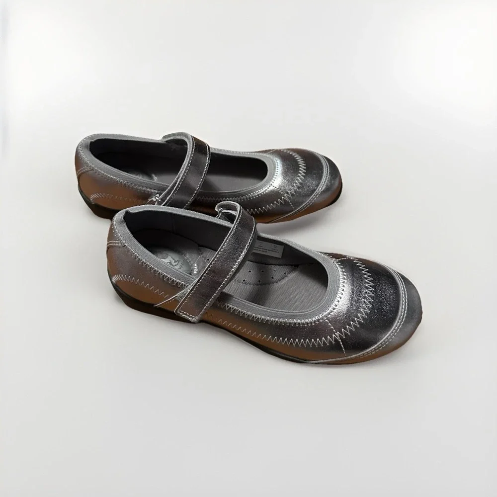 Hush‎ Puppies Girls Leather Silver Ballet Flats.  Size 3.5W Wide NWOT